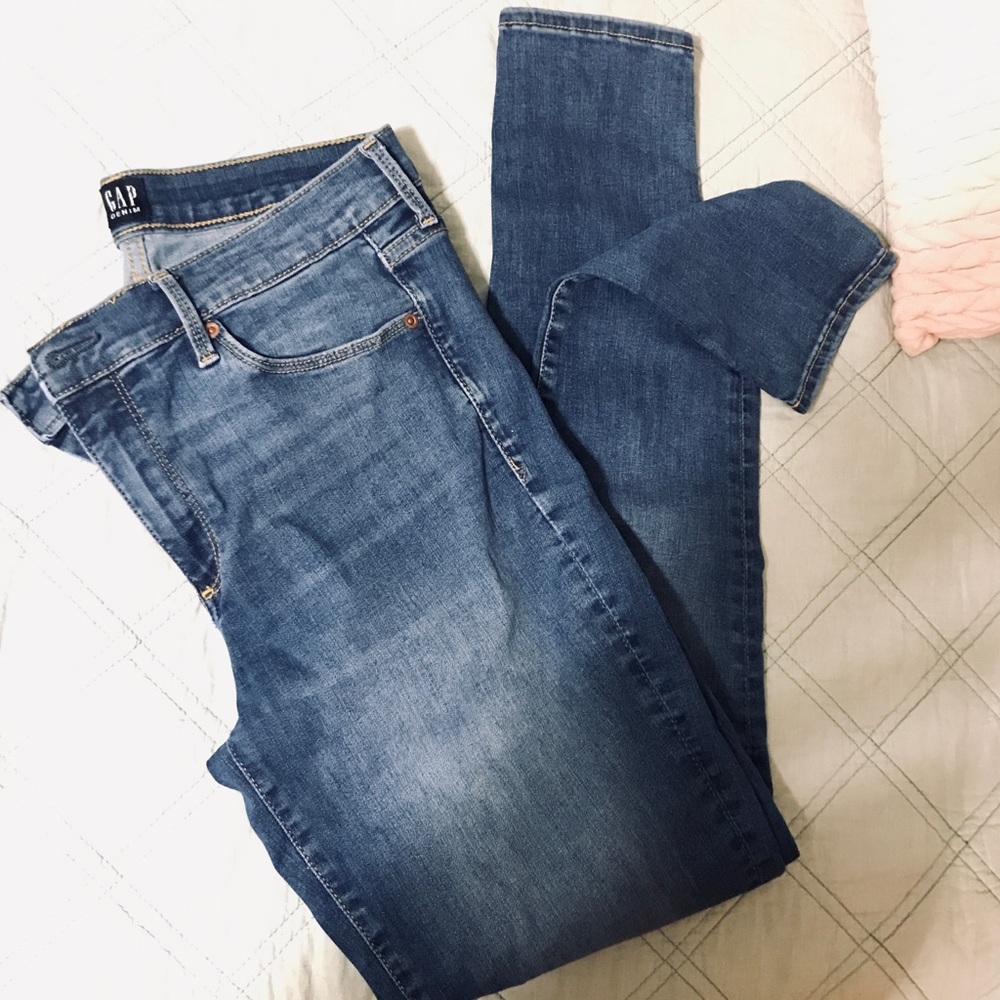 EUC Gap Skinny Jeans